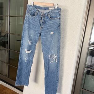 Imogen + Willie Ann distressed blue jeans. 31